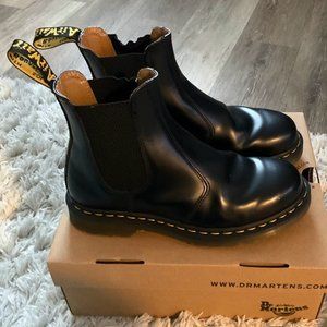 Dr. Martens Chelsea Boots (US Women Size 8/US Men Size 7)